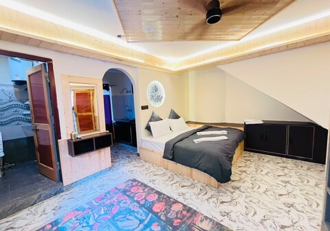 Man Mauji Villa