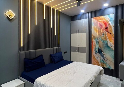 Private or luxury and luxury