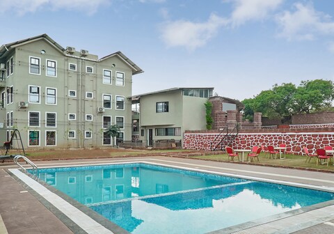 Treebo Vhyomaan Resort