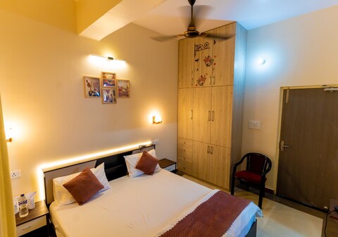 Kashi Kastle | Service Apartment