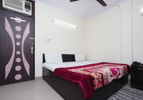 Delhi Inn, walk in Nizamuddin Railway Station