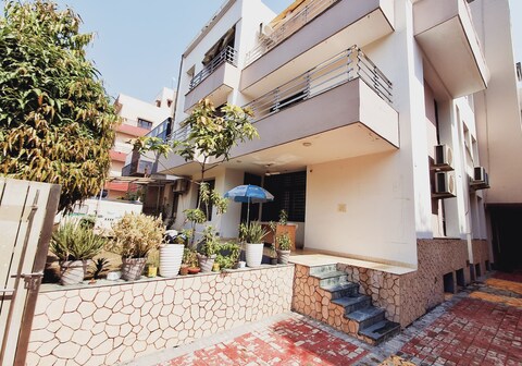 Nice Stay & Care | AC Rooms with Wifi | Sector 46 Noida