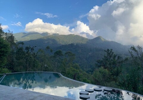 Y3 Suites | Infinity Pool & Tea-valley Rooms