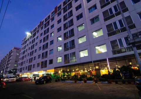 Centric Place Hotel