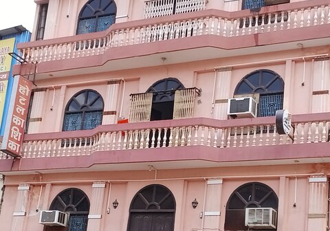 Hotel Kashika (2 minutes walking distance to Kashi vishwanath temple)