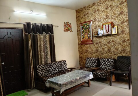 Vardaan Paying Guest House