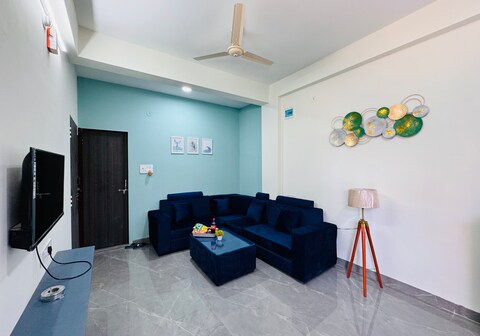 Home Escape 2BHK Aparment Near Bombay Hospital