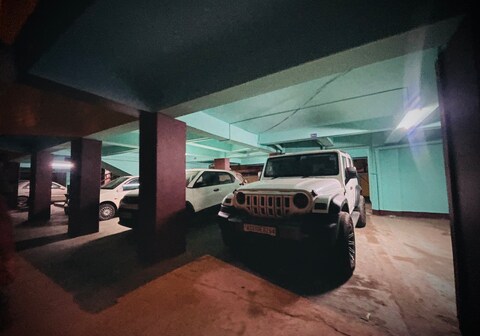 Rooftop Cityscape Inn