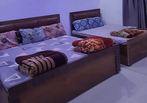 SHREE BAKE BIHARI ATITHI GRAH