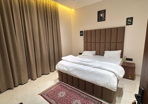 Deodar Dreams 2 .0 Luxury 2 BHK 2Kms from ISBT