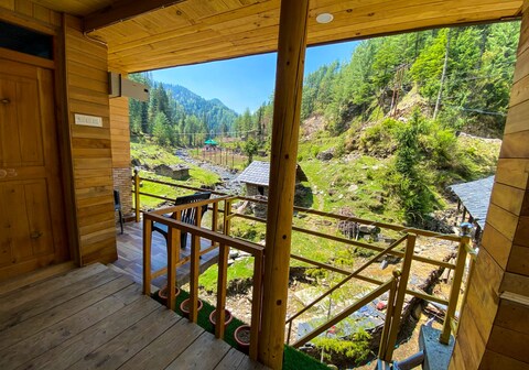 Alpine Homestay Gadagusain