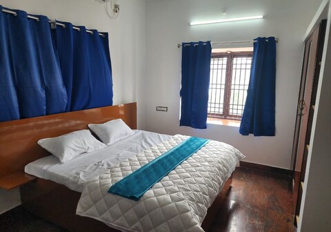 AVANDRA HOMESTAY