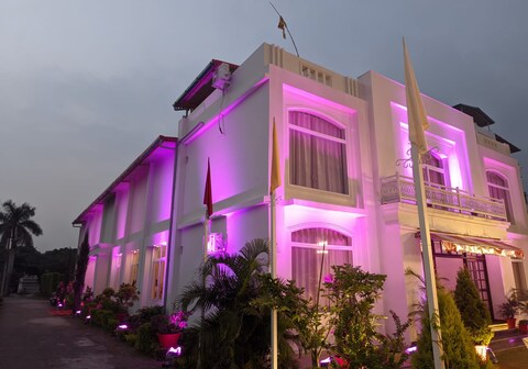 Madhav Palace