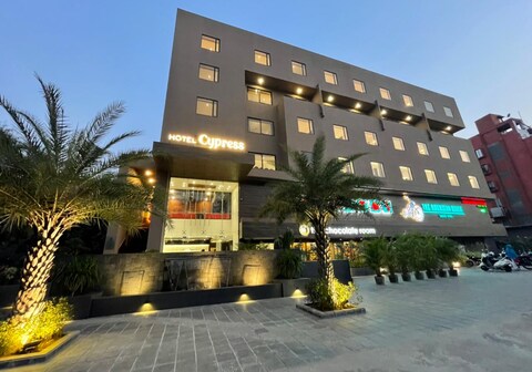 Hotel Cypress