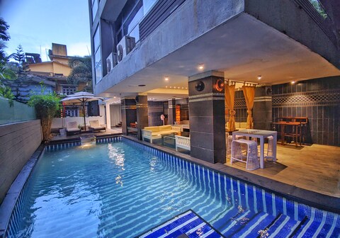 Localvibe - 8 bedroom private pool villa in Candolim