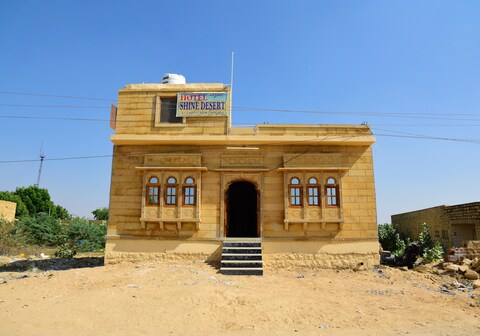 Hotel Shine Desert