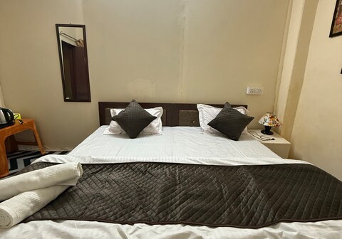 Madho Kutumb Hostel Ganga