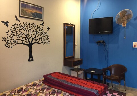 BlueStays Hostel