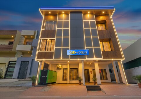 FabExpress P.A.S Residency - Nr Marina Beach