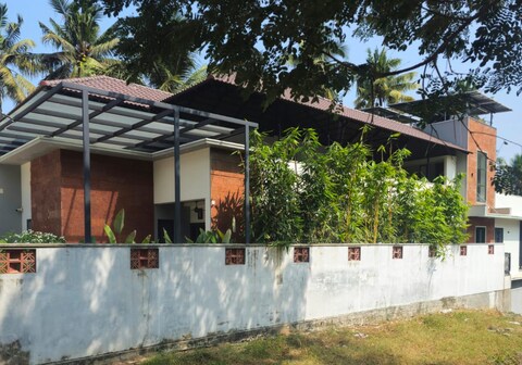 Hrishi Guest Suites - Studio