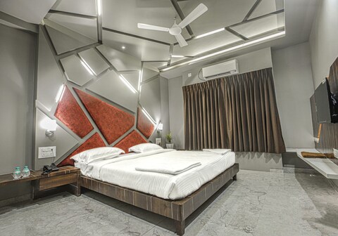 HOTEL JAYASVI RESTAURNAT AND LODGING