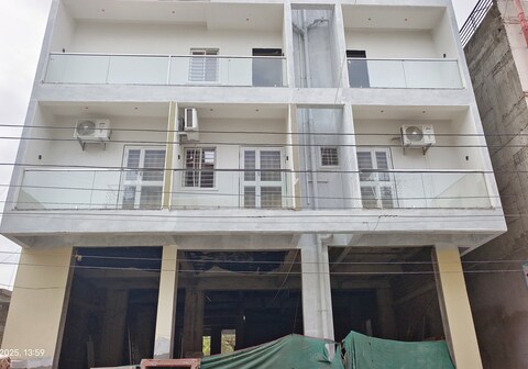 Kanchan Deluxe Lodging