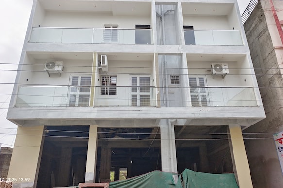 Kanchan Deluxe Lodging