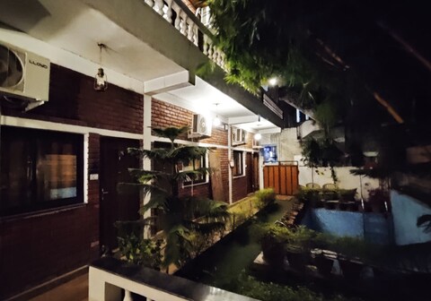 Ramanuj Cottage by Hipostel