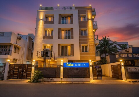 FabHotel Home Tree Service Apartment -Nr Anna Tower