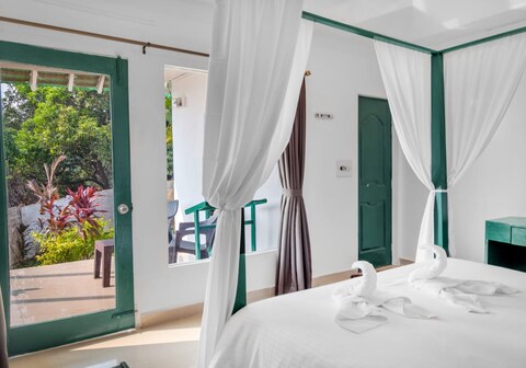 Tropical Valley Resort | Rooms & Pool