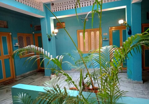 Vibe N Joy @Dashashwamedh Ghat