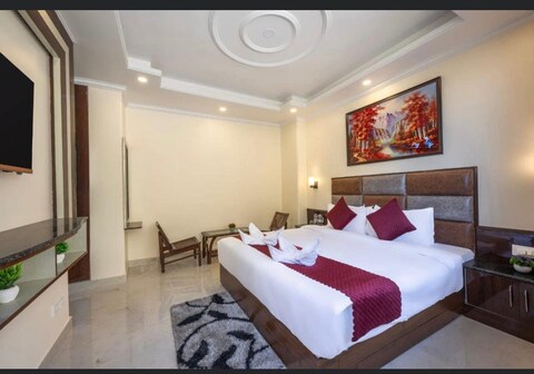 Hotel Rajmahal Green