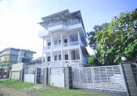 Riverine Waves Stays