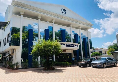 Prayag Inn - 500 Mts from High court