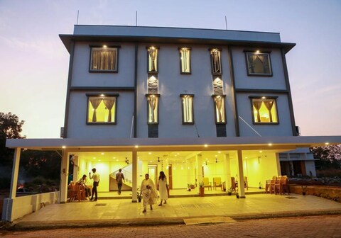 Rose Garden (next to Rajagiri Hospital)