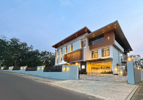 Hotel Grand Residency