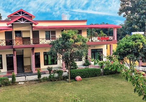 Karan's Corbett Motel