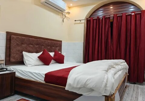 FabHotel Shree Gopal Inn