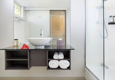 Mercure Nadi