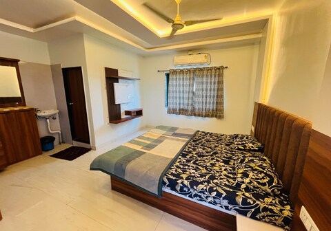 New Sarpanch Hotel And Restorant