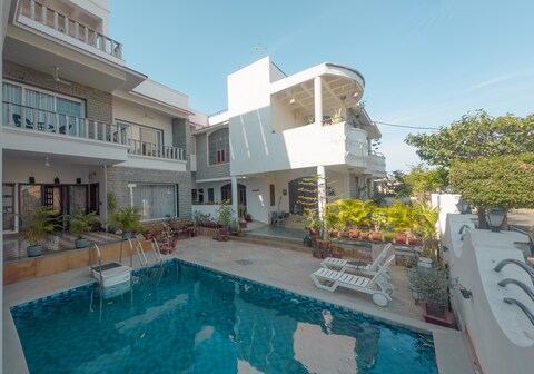 Amar Villa Entire 5 BHK Villa