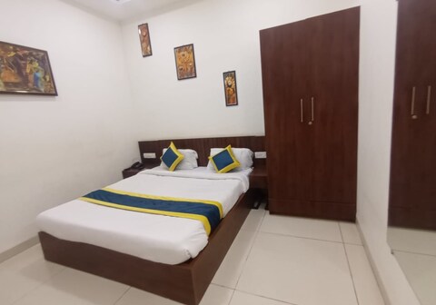 HOTEL LAKSHYA SHEESH MAHAL