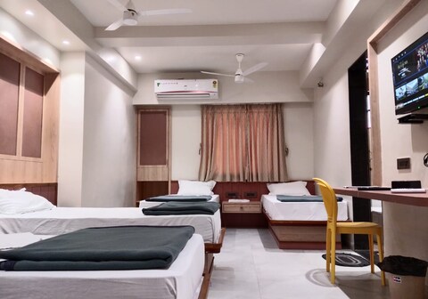 Hotel Dhanashri