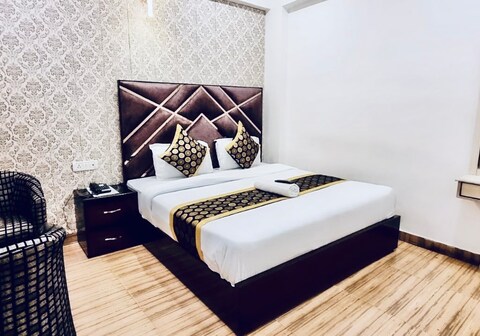 Hotel Suncity @Harkipauri road by Pleasant stayz