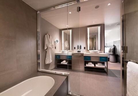 DoubleTree by Hilton Osaka Castle