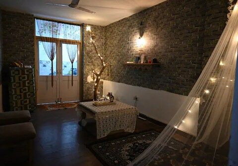 Spacious 1BHK apartments in Hauz Khas Village
