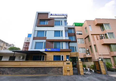 FabHotel Skylight Inn - Artemis Hospital Gurgaon