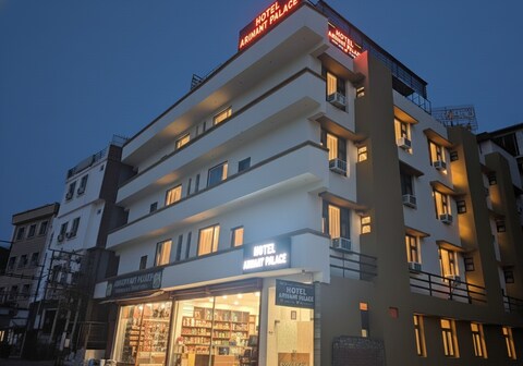 Hotel Arihant Palace(5 Min walk to Railway Station)
