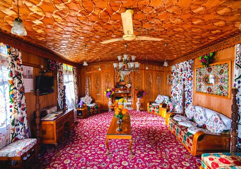 House Boat Moon Valley