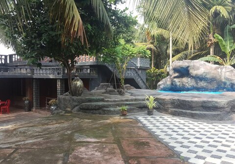 Hilltop Mansion | 2 BHK Homestay